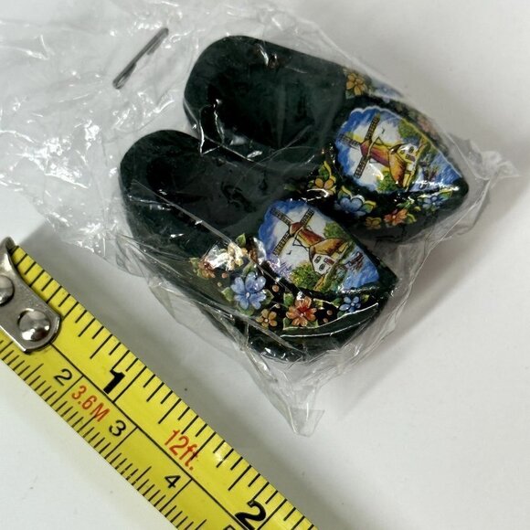 Small Painted Wooden Clogs Windmill Thatched Roof Cottage Magnet - Picture 5 of 5